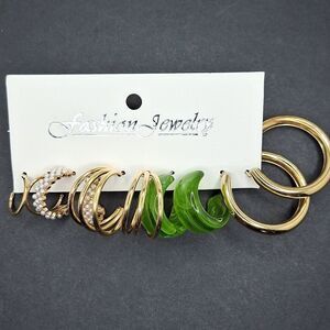 NWT Small to medium chunky minimalist hoop earrings